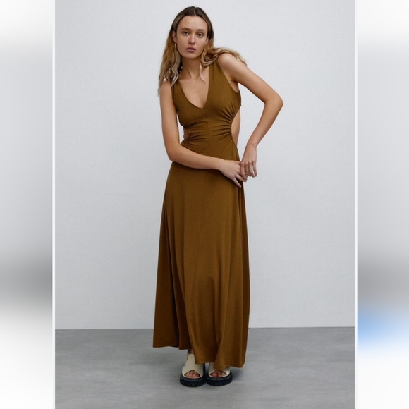 Elegant Brown Maxi Dress - Picture 1 of 10